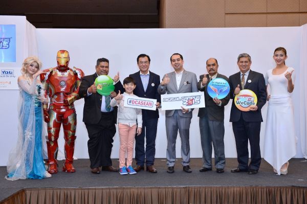 (L-R) Vice President of Outreach & Capacity Building CyberSecurity Malaysia, Lt Col Mustaffa bin Ahmad; CEO of Eduspec Holdings Bhd, E H Lim; Chairman of Youth on Unity (Y.O.U.), Mohd Nazifuddin bin Dato' Sri Mohd Najib; Senior Assistant Director of Information Communication Technology (ICT) Department, Ministry of Education and Director of Eduspec Holdings Bhd, Tan Sri Dato Haji Ali Muddin bin Haji Mohd Dom unveiling Digital Campus 2015.