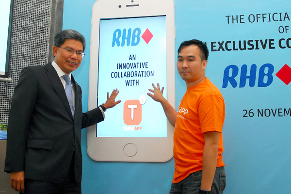 (L-R) Dato’ Khairussaleh Ramli, Group Managing Director for RHB Banking Group and Benson Chang, Founder of TABLEAPP officiating the innovative collaboration to provide customers with a fast and convenient dining reservation experience.