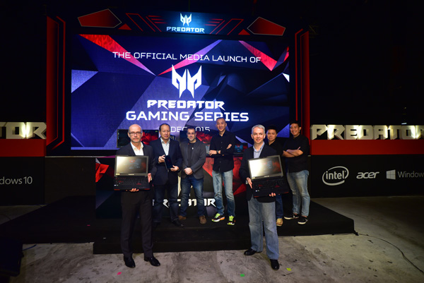 Group photo of Acer Malaysia, Microsoft and Intel VIPs with Acer Product Managers and the Predator Gaming Series.