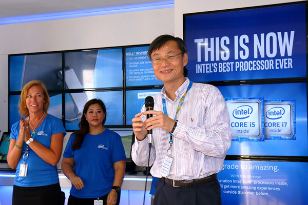 Ooi Kim Huat, Vice President of the Technology and Manufacturing Group, General Manager of Penang Assembly and Test Operations at Intel Malaysia delivering the opening remarks at the Intel® InsideOut Experience (IOE) tour.