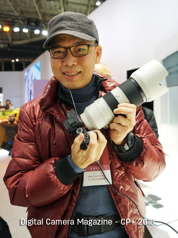 Editor of Digital Camera Magazine, Arthur Chen with the new 70-200mm lens