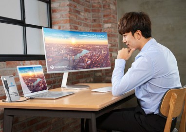 Samsung unveils First Thunderbolt 3 QLED Curved Monitor at CES 2018