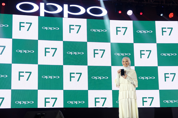 oppof7launch1