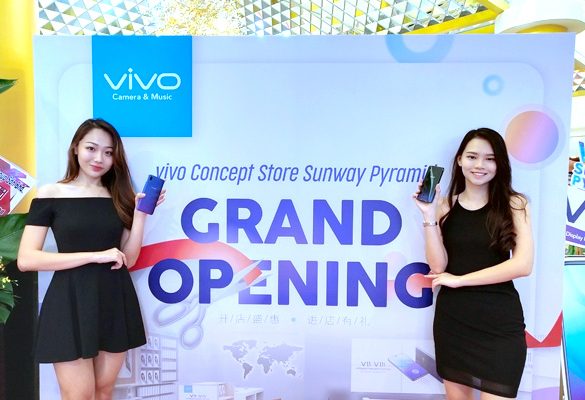 Vivo receives massive supports from their Sunway Pyramid concept store opening