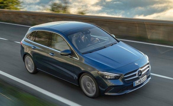 Mercedes-Benz expands its compact car family with two new model variants.