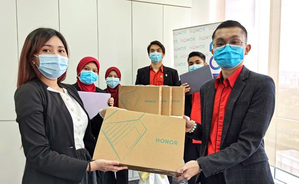 HONOR Malaysia helps UKM Students transition to E-Learning with the HONOR MagicBook