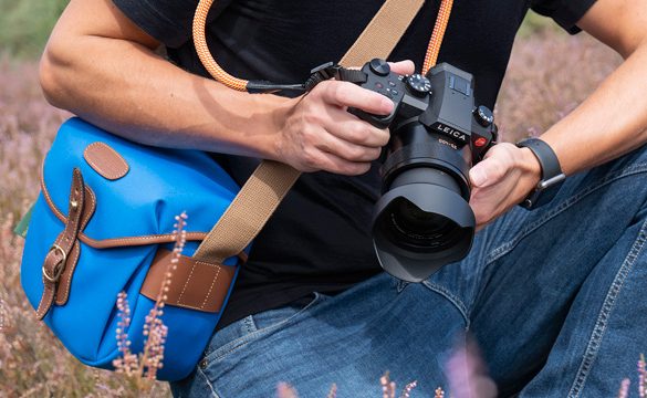 Leica V-Lux 5 Explorer Kit: From today, the ideal camera for travel, sport and outdoor photography is available as a set