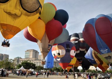 Float above Putrajaya on a hot air balloon this March 2020