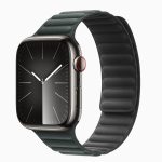 Apple-Watch-S9-graphite-stainless-steel-FineWoven-Magenetic-Link-green-230912-copy